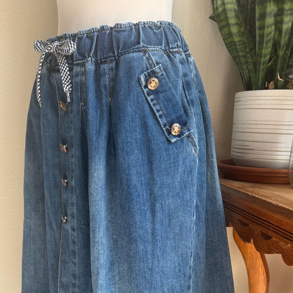 Western‎ prairie Style Denim Midi Skirt with Star Buttons - Picture 5 of 10